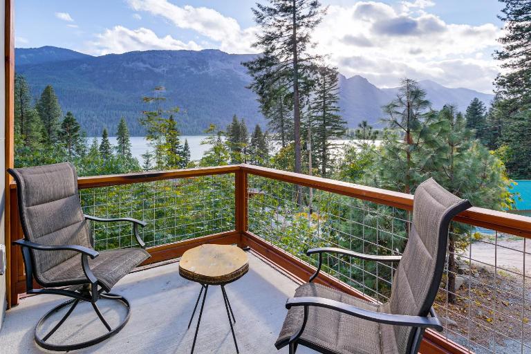 Hot Tub & Stunning Mtn Views! Lake Wenatchee Home - B&B Leavenworth