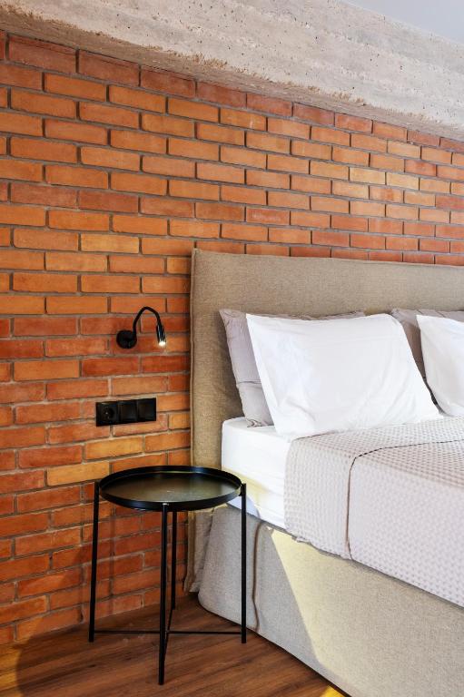 Isoyio - B&B Pireo