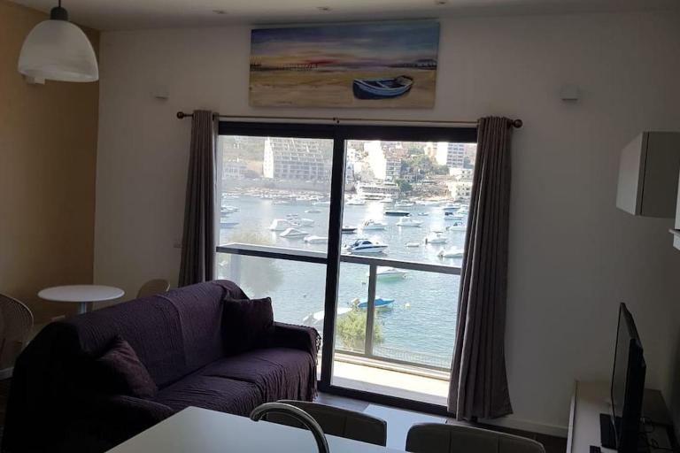 New 1 bedroom Seafront apt in St Paul's Bay 2 - Ferienwohnung St Paul's Bay
