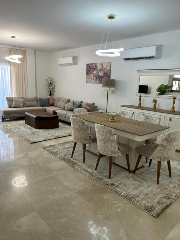 Up Town Luxury Apartment - Chambres d'hôtes Le Caire