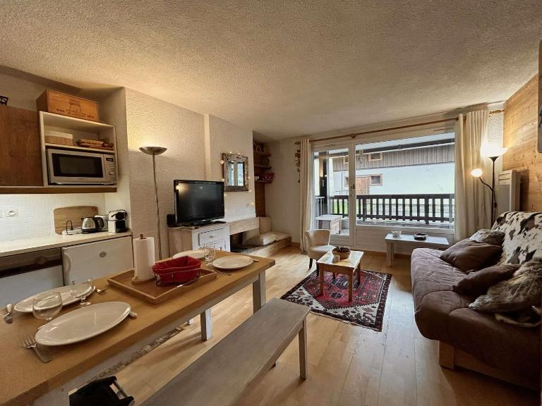 Studio cabine à Méribel, 4 personnes, terrasse sud, parking privé, casier à skis, lave-linge - FR-1-180-210 - B&B Méribel