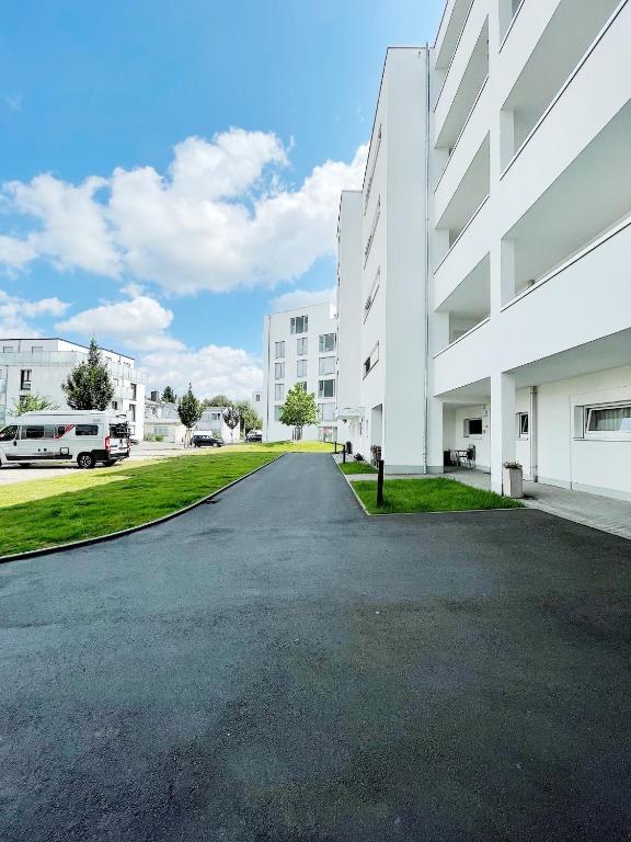 Luxury Wohnung mit Großem Bett und Schlafsofa Luxuriös Ausgestattet mit schöne Terrasse und Garten! - Ferienwohnung Gießen
