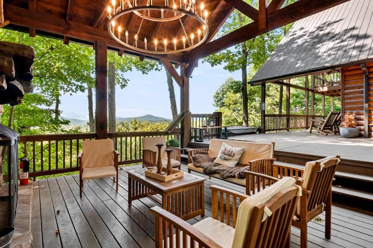 30 percent off thru July 5 Insane Views Hot Tub Game Room - B&B Blue Ridge