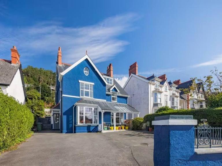 Pencartref- Luxurious Seaside Apartment Aberdovey - B&B Aberdyfi