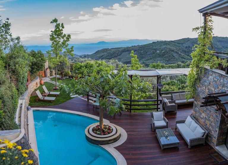 Aenaon Villa with Private Pool Panoramic view - Chambres d'hôtes Miléai