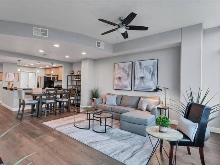 Luxury 1260sq ft 2 Bd 2BTH in DT - Chambres d'hôtes Orlando