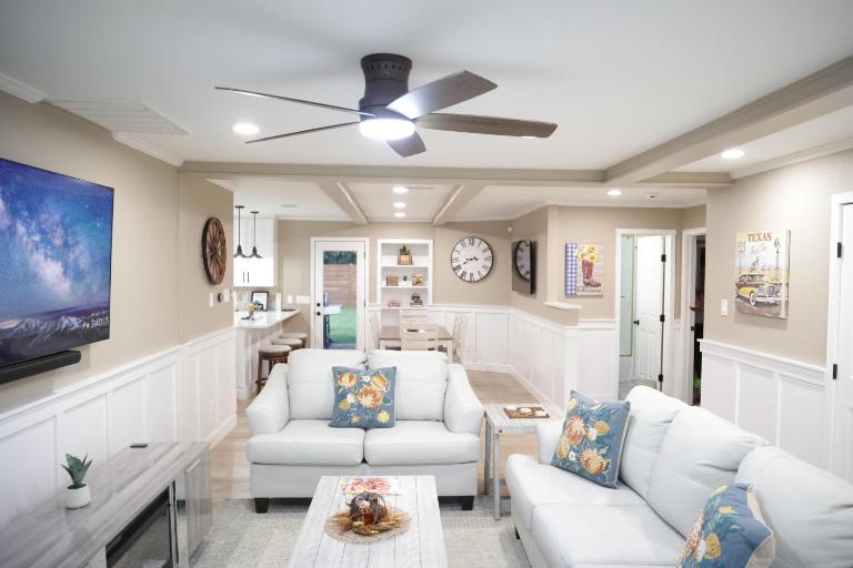 Entertainment District Retreat in Arlington TX - B&B Arlington