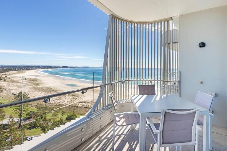 Luxurious 2BR 2BA Oceanfront Apartment Kirra - B&B Gold Coast