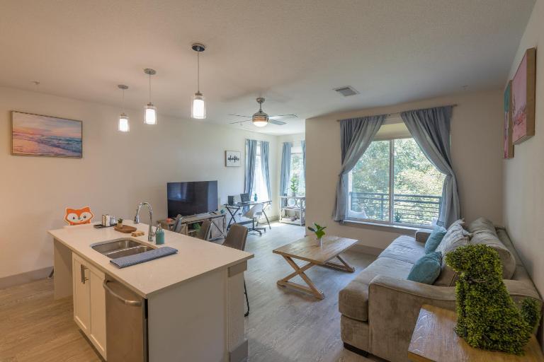 Riverwalk and Pool view Apt with King bed Infinity Pool Gym Free Parking - B&B San Antonio