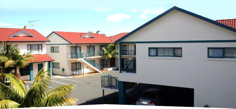 Academy at Botany Motor Inn - B&B Auckland