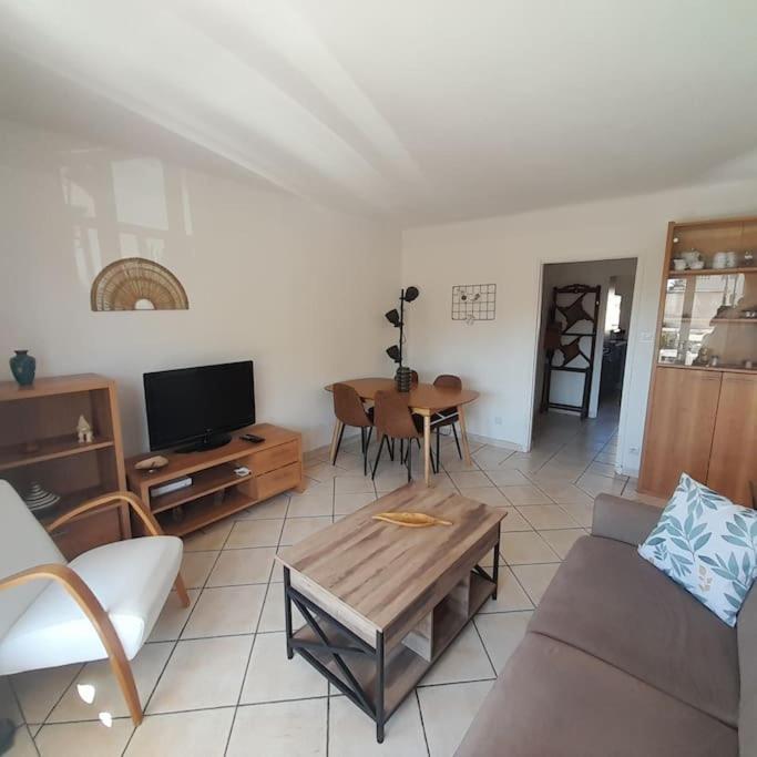Petit Coin de Paradis 2 MN de la mer 2chs balcon clim parking - Chambres d'hôtes Six-Fours-les-Plages