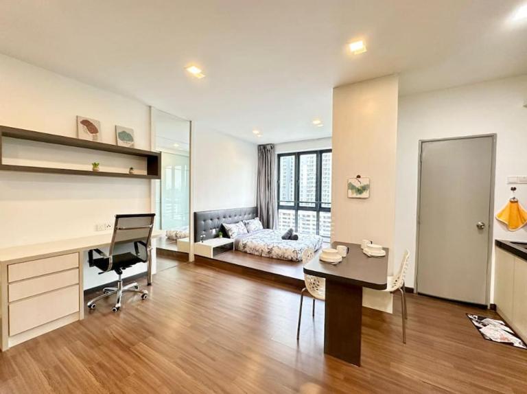 Silksky Cozy Studio - Near The MINES, UTAR, UPM, Serdang, Cheras Selatan - Privacy, Free Parking, Netflix, High Speed WIFI - B&B Seri Kembangan