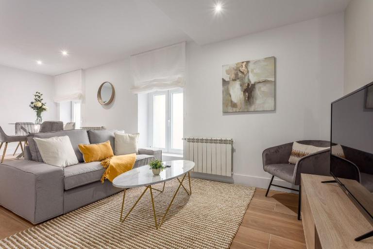 Modern 2-Bed Apartment Near Bernabéu - B&B Madrid