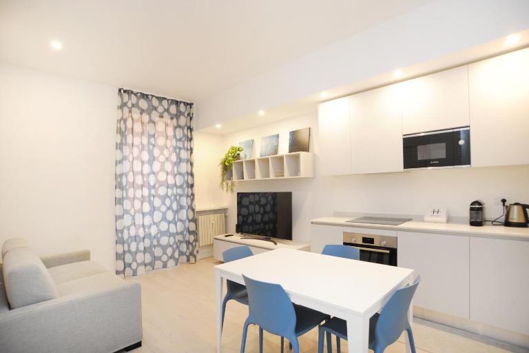 Lanzone Apartment - B&B Milan