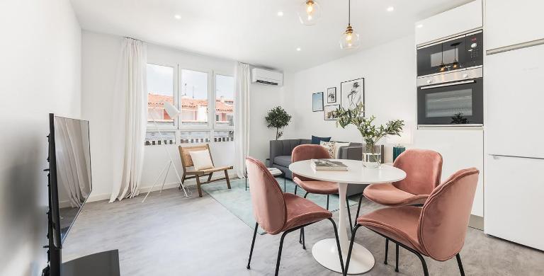 Homeclub Modern Flat by Prado Museum & Retiro Moratin V - B&B Madrid