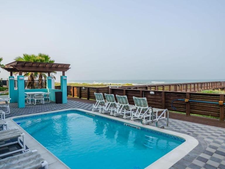 Beachfront 3 Bedroom Condo - Bed and Breakfast South Padre Island