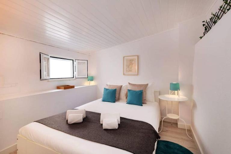 Duplex Lx Factory 2 BR - Patio - Free parking - B&B Lisboa