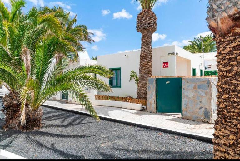 RockBeach bungalow - B&B Costa Teguise