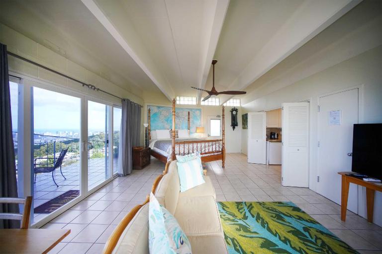 4 Mi to Beaches: Honolulu Hideaway w/ Views! - B&B Honolulu
