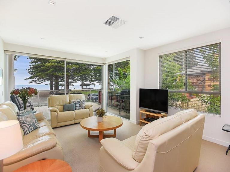 Breeze Beachfront Apartment - Chambres d'hôtes Victor Harbor