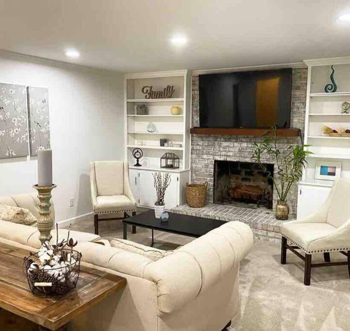 Colonial Stay- 7 BR-up to 14 Guests - B&B Roswell