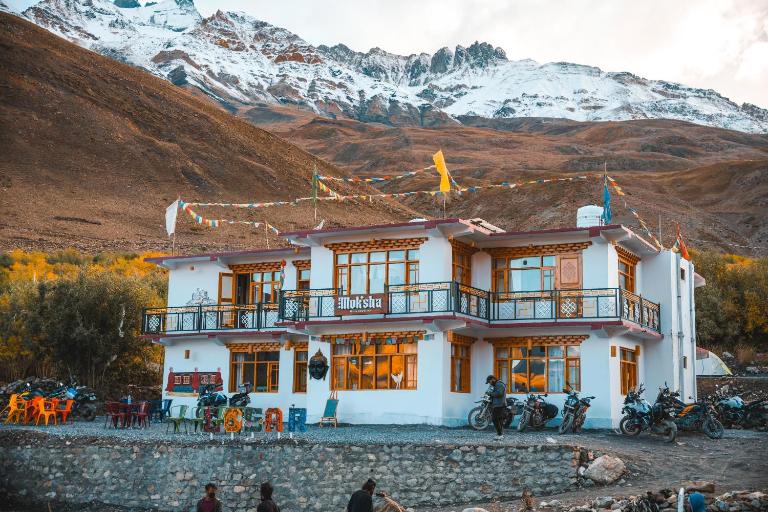 Moksha, Losar - Bed and Breakfast Losar