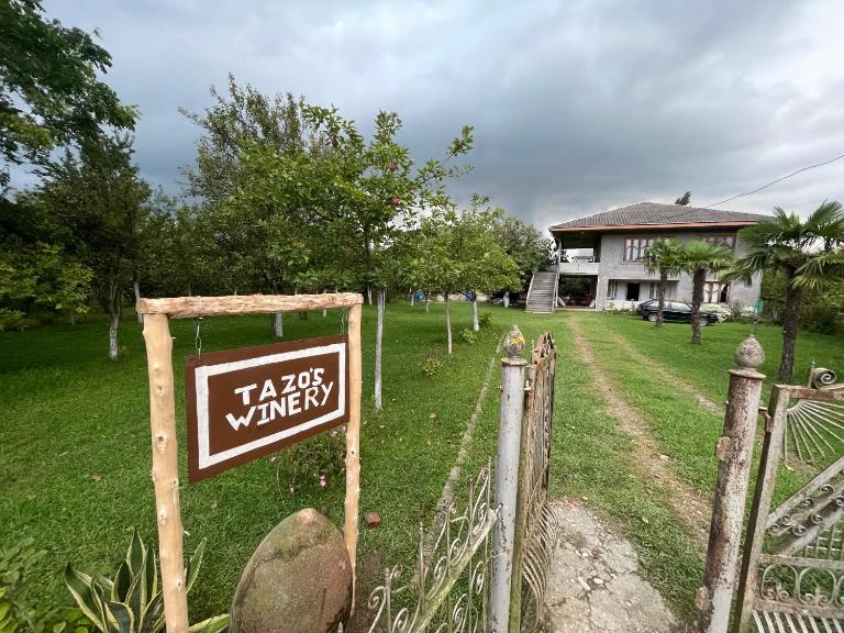 Tazos Winery Guest House - B&B Abasha
