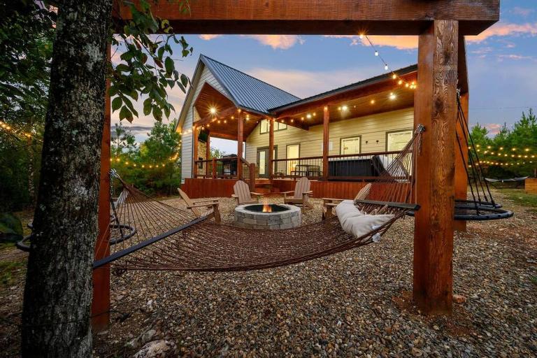 Under the Stars - Secluded, Hot Tub, Firepit, Games - B&B Broken Bow