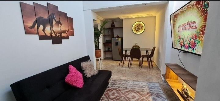 alojamiento entero a 800metros estación poblado - B&B Medellín