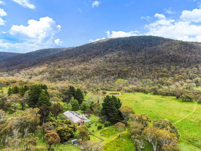 Big Yard Farm - Snowy Mountains - B&B Moonbah