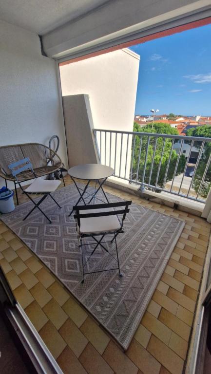 Le Corail Grand studio Vue mer avec loggia - Plage et port à 5 min à pied - parking privatif - Draps et ménage inclus - B&B Saint-Cyprien