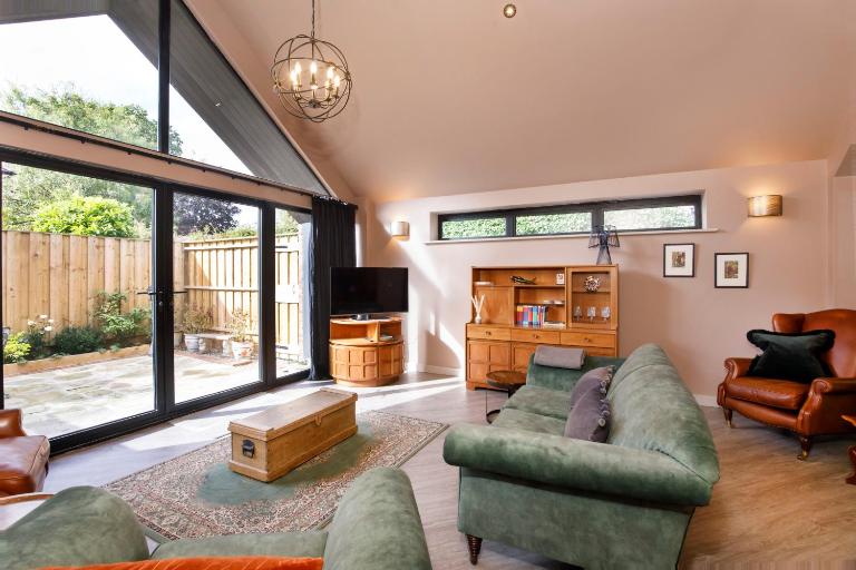 The Warehouse with Free Parking - B&B Haxby