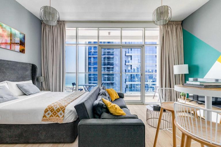 Knokey Dubai Marina Comfortable Apartments with Pool and Gym - B&B Dubái