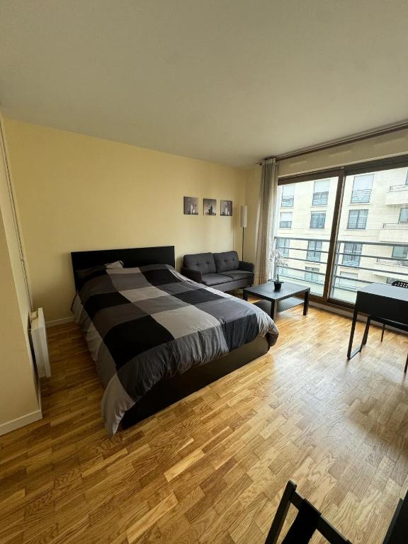Studio neuf proche de Paris - Chambres d'hôtes Issy-les-Moulineaux