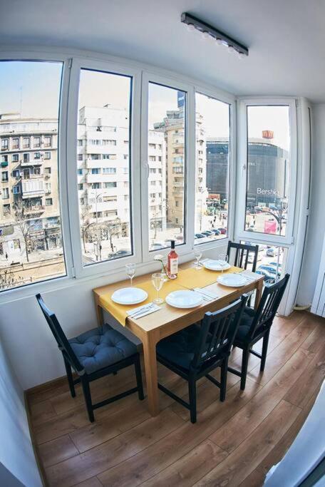 OLD TOWN 2 beds panoramic balcony - B&B Bucarest