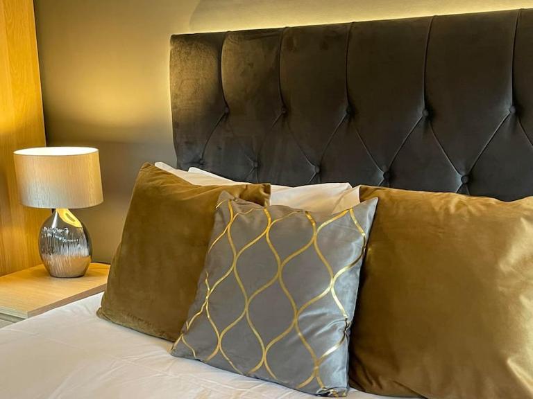 Riverview Lodge & Luxury Hot Tub - Bed and Breakfast Acharra