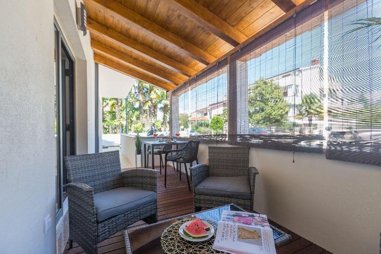 Strandnahes, modernes Apartment mit privater Terrasse, Grill - nur 250 Meter zum Strand - B&B Parenzo