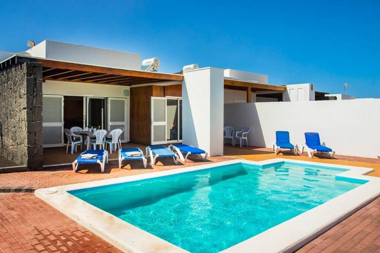Villa Aleksandra Spacious for 8 guests, Heated Pool, Mountain Views - Ferienwohnung Playa Blanca