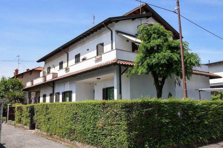 Casa Dori x 6 persone 3 camere, 2 bagni, cucina, a Bergamo pochi minuti dall' aeroporto di Bergamo "Caravaggio" - Chambres d'hôtes Bergame