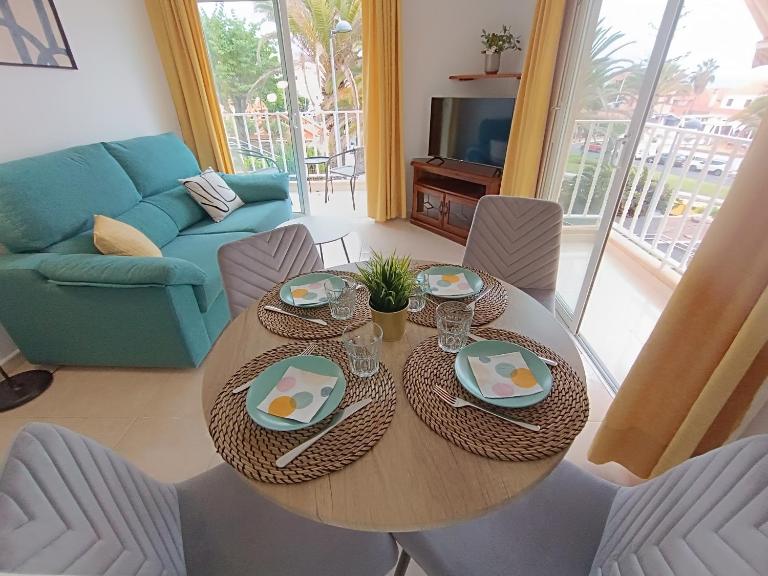Zola Sea View Apartment, Las Vistas - Chambres d'hôtes Los Cristianos