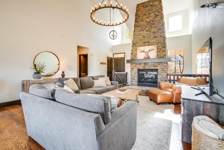 Half-Mi to Skiing: Gorgeous Granby Ranch Home! - Ferienwohnung Granby