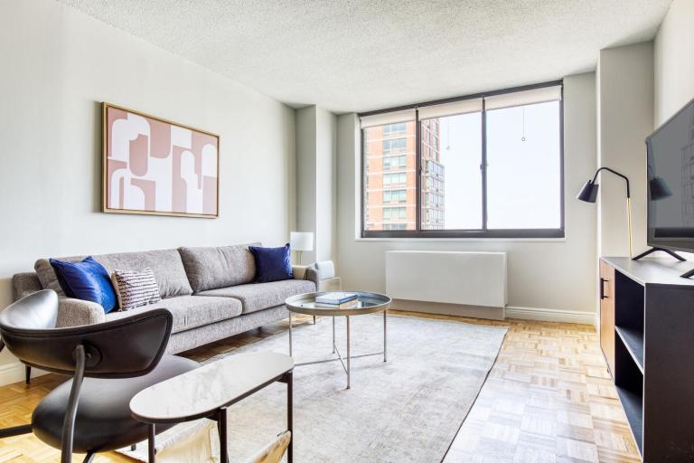 UES 1BR w Gym Pool Doorman Elevator nr park NYC-622 - Chambres d'hôtes New York