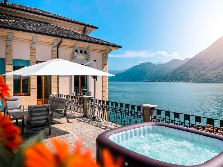 Villa Celeste Lake Como - Huge Villa with view - B&B Argegno