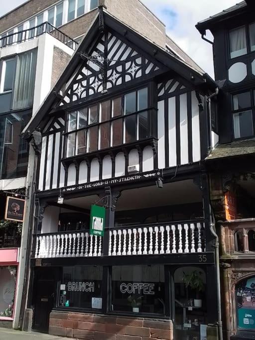 Superb City Centre apt with parking - B&B Chester