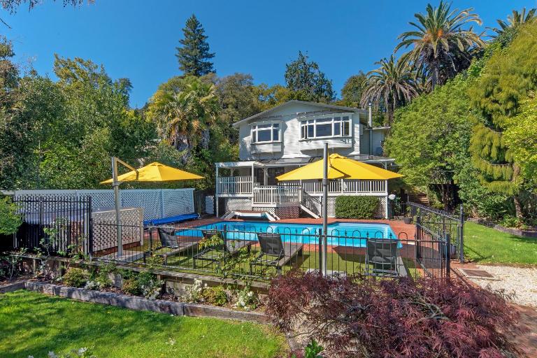 Camellia House - Elevator Access, Swimming, and Spa Pools - Chambres d'hôtes Nelson