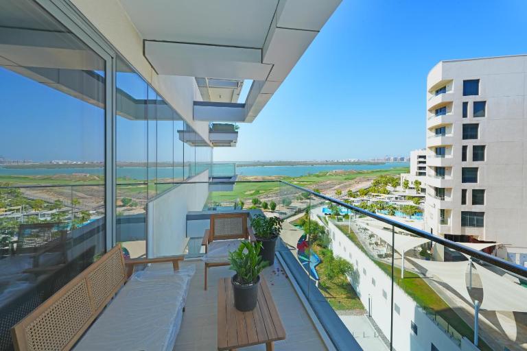 Studio Apartment with Beautiful View - B&B Abu Dhabi Island and Internal Islands City