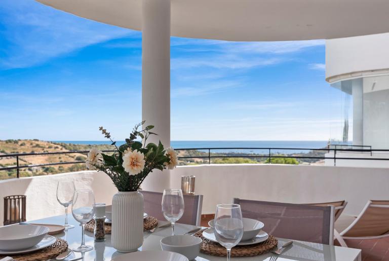 Panoramic Sea View Apartment with Pool - B&B Estepona