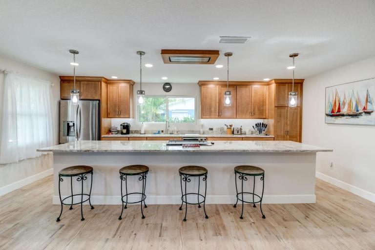 Cape Key Updated Beach Bungalow - B&B Port Orange