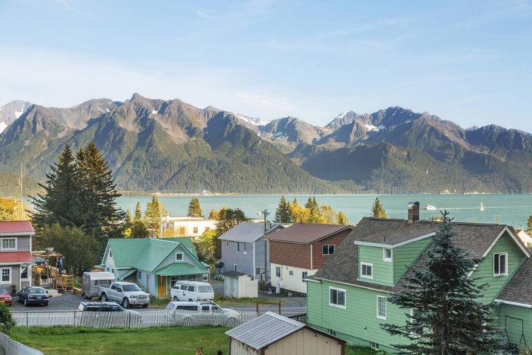 Alaska's Point of View Full Suite - Bed and Breakfast Seward
