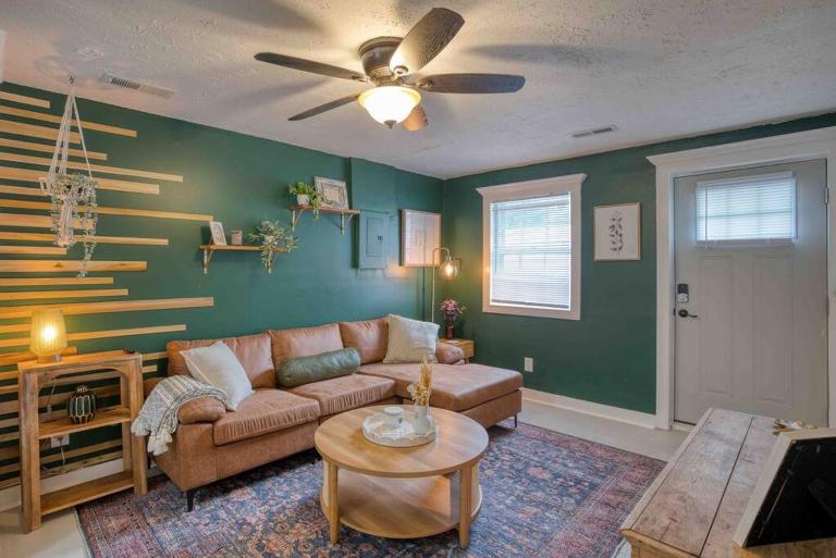 Castle Steet Retreat - The Rustic Whiskey - Bed and Breakfast Wilmington